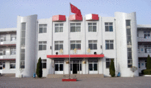 民国八年(1919年)范村西阁成立男子两级小学,属区办.