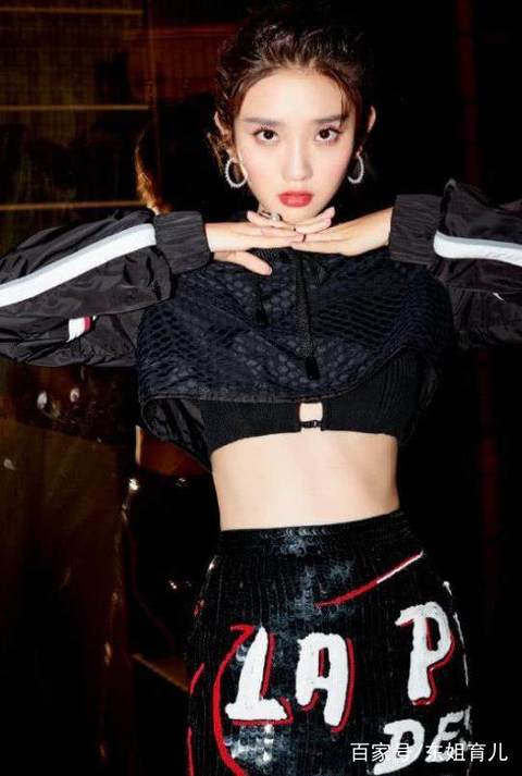 而有些女星像唐艺昕正是事业高峰期,因为靠着火辣身材,让她一直人气不