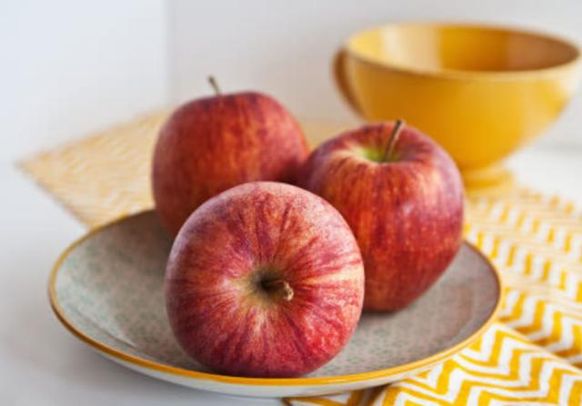 多吃苹果能帮孩子消积食提醒若想要呵护脾胃3物建议少碰