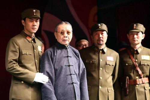 邵汶《兵临城下》成民国型男 帅气军装造型获赞