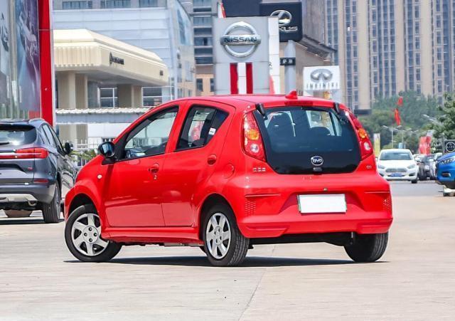 比亚迪推出纯电动两厢车,续航超300km,5.99万起十分