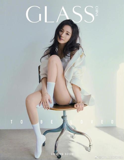 杨幂卧室自然感大片##杨幂calzedonia品牌亚太区代言人##风尚意袜