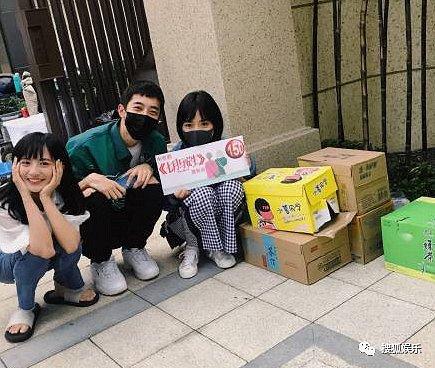 沈月靠梁靖康手臂亲昵照被曝光