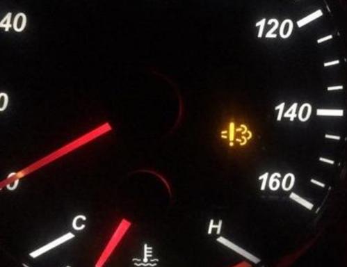 2,尿素压力过低,尿素消耗高 故障现象:车内仪表故障灯频繁闪烁,故障