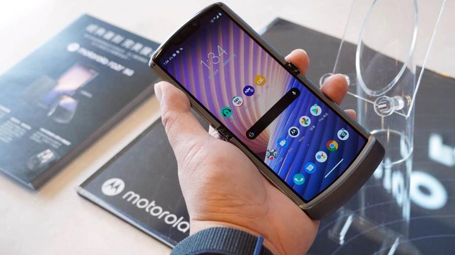 致敬经典摩托罗拉razr 5g正式上市