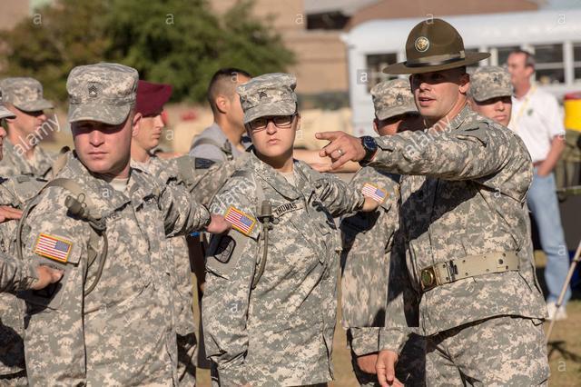 美军戴牛仔帽的士官什么来头?为何喜欢大声吼叫?身份特殊地位高