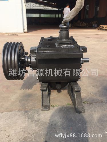 变速箱总成 丘陵水田农田专用35马力作业四驱拖拉机 梯形小水田