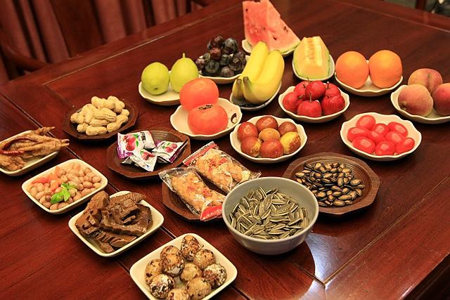 【望江南茶楼】茶水4杯 干果和水果16份 卤味4份1份,包间免费