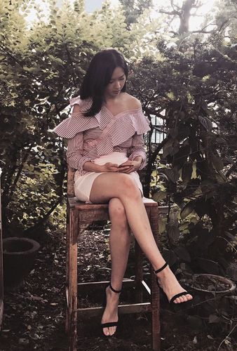 少女时代林允儿instagram晒照显露修长的美腿