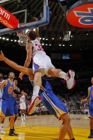 格里芬十佳扣篮:骑扣湖人两悍将 飞跃汽车夺魁