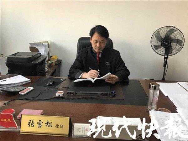 2001年底,经人介绍,张雪松回家,到宿迁的一家饭店学习厨艺.