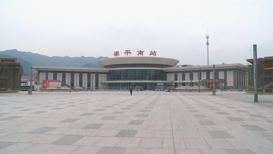 坦荡",不仅有梁平站,2016年开通的渝万客运专线,在梁平设置梁平南站