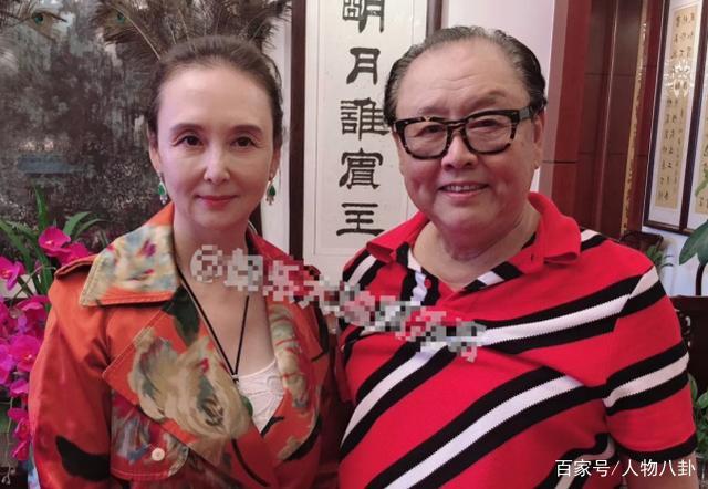 原来"嫦娥仙子"邱佩宁老公是他?捐赠107所学校,却低调