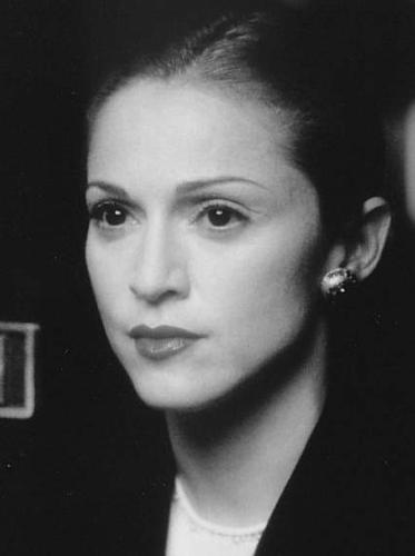 伊娃·贝隆 艾薇塔是音乐剧的名字.