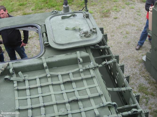 美国m1126斯崔克8x8轮式装甲车标准运兵型照片(10)