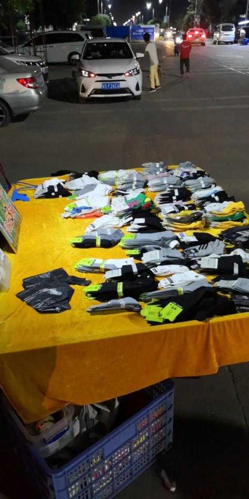 摆地摊位置怎么选,找好地摊位置的两个小方式,朋友圈发长视频