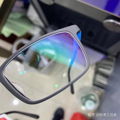 蔡司镜片如何查验真伪?