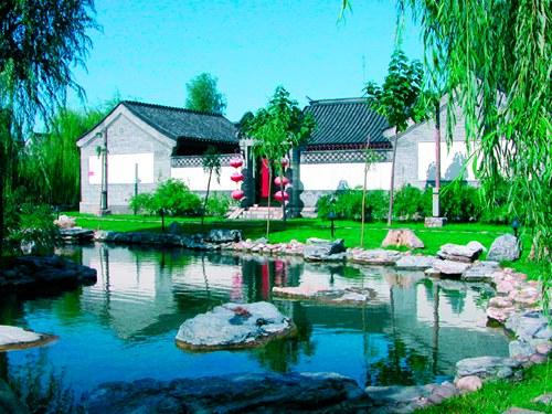 北京市蟹岛绿色生态度假村是北京蟹岛集团旗下的一个品牌度假村,位于