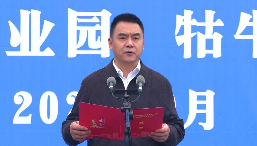 书记,县长刘今朝,县人大常委会主任卢明春,县政协主席陈开军等在青县