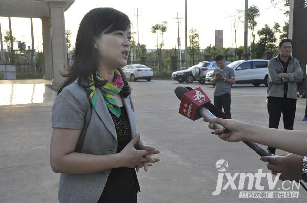 江西卫视主持人包丽平接受采访