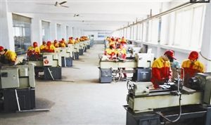 蓝翔技校数控专业的实习车间.本版图片来源:舜网