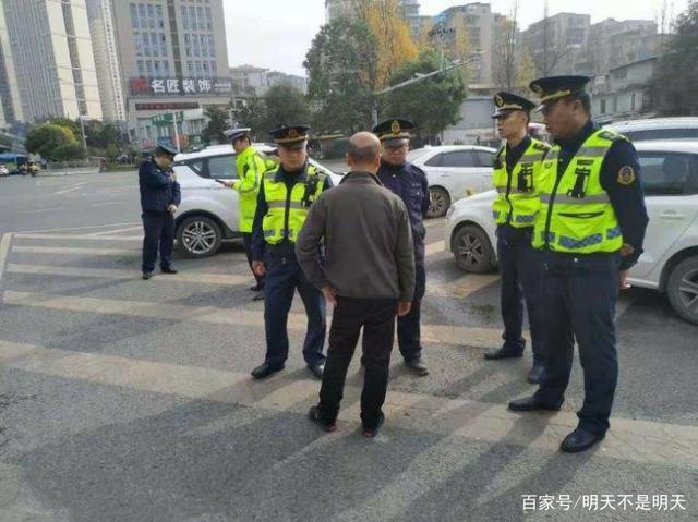 运管人员查扣车辆,罚款扣车