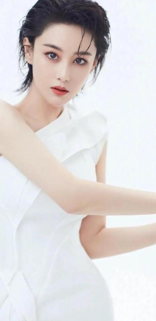 最美军嫂性感长腿女神张馨予