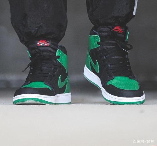 售价不到2千的aj1黑绿脚趾,刷街的神器,但真的值得买吗?
