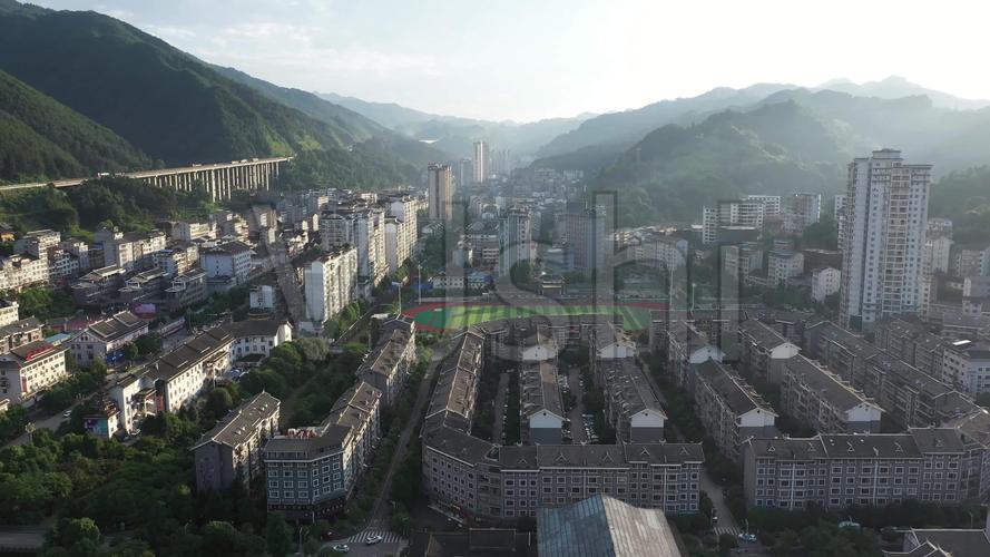 4k航拍剑河县城上空2组