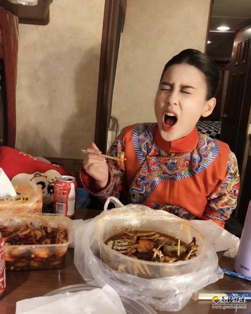 黄圣依被辣成表情包