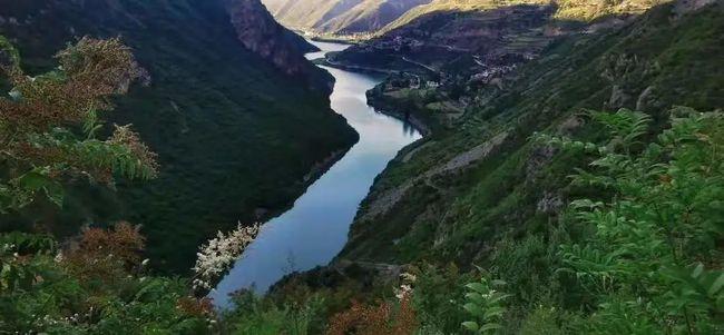 家在洮河边中秋共团圆