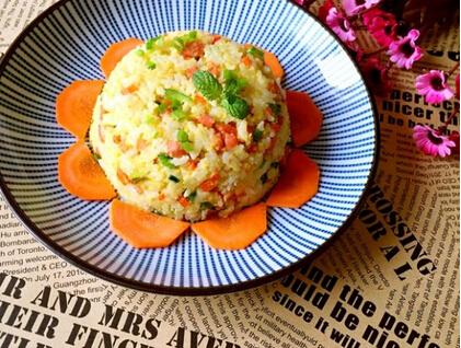 儿童早餐五彩黄金蛋炒饭