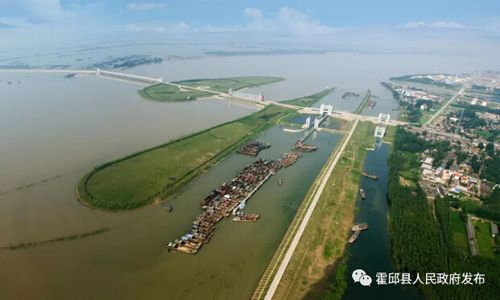 霍邱县位于淮河中游南岸,境内城东湖,城西湖环抱县城,沿湖,沿河低洼地