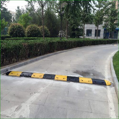 嵩县地面停车场地标线施工