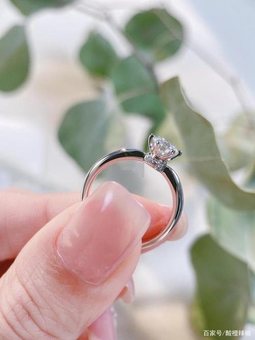 钻戒品牌,周生生同款皇冠,50分1w搞定!