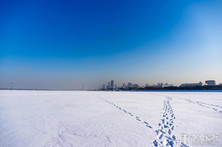 原标题:哈尔滨的冬天 欣赏迷人的松花江风光(组图)