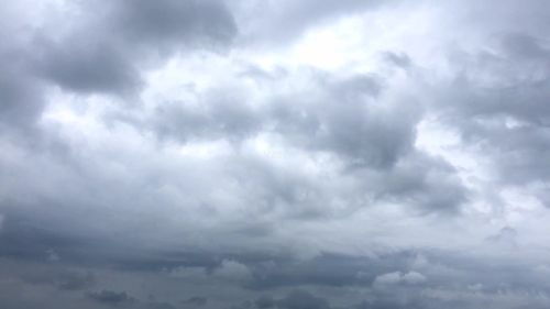 阴云密布雨前乌云