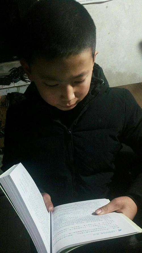 孙一帆也爱上课读书.