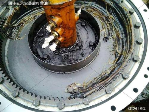黄油真的不用天天打?挖机寿命加速缩短!