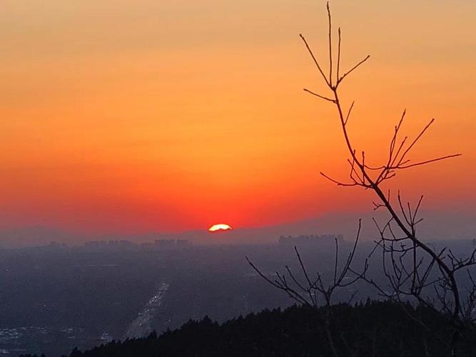 疫情期间每天山跑,看夕阳.