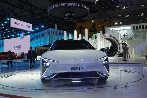 2021上海车展丨智己汽车im首款纯电动轿车l7实拍