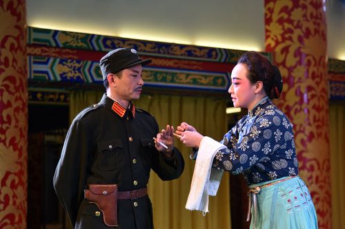 现代京剧《沙家浜·智斗》选段剧照