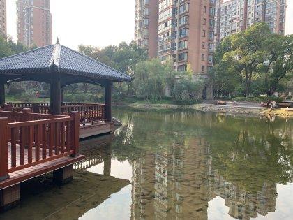 春申景城湖畔林语
