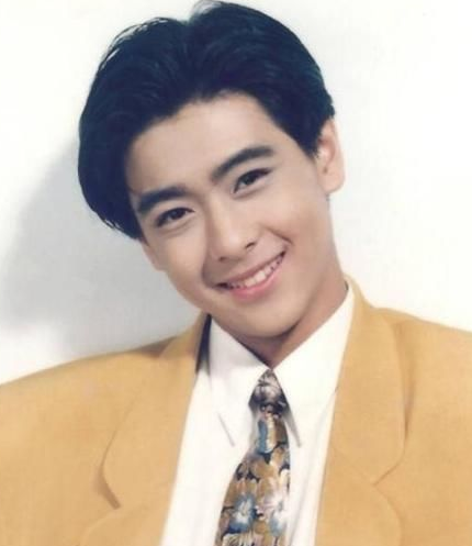 年仅十七岁的林志颖,早就先人一步,尝到了大火的味道,激动又欣喜.