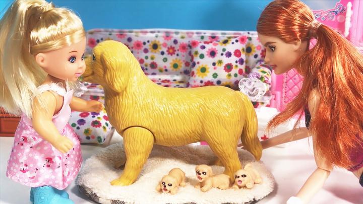 芭比娃娃和凯丽帮助狗妈妈照顾宝宝,一起给2只狗宝宝喂牛奶!