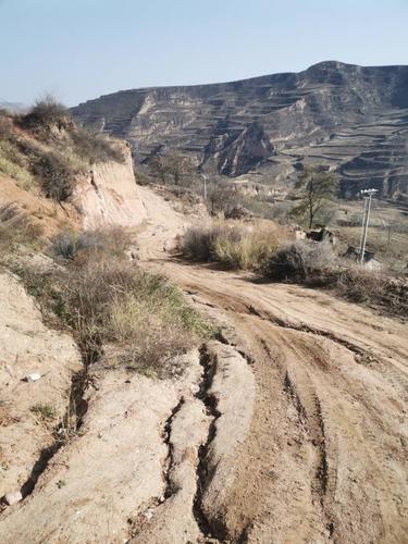 关于反映定西市通渭县榜罗镇毛店村常门社农村道