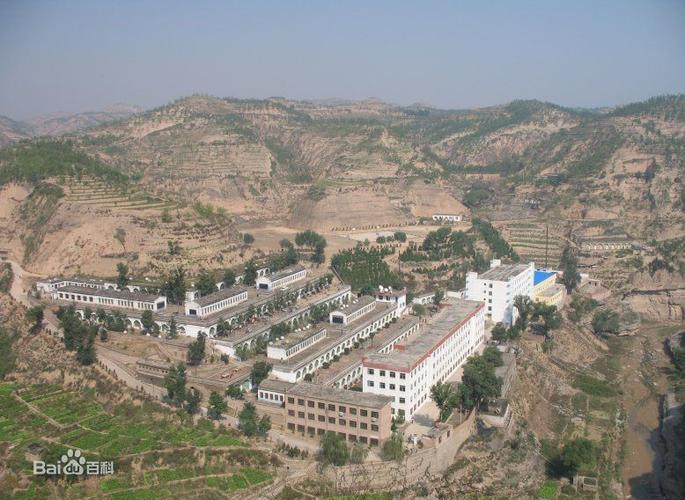 初中建制,服务区域覆盖佳县南区6个乡镇160多个行政村,区域人口近6万