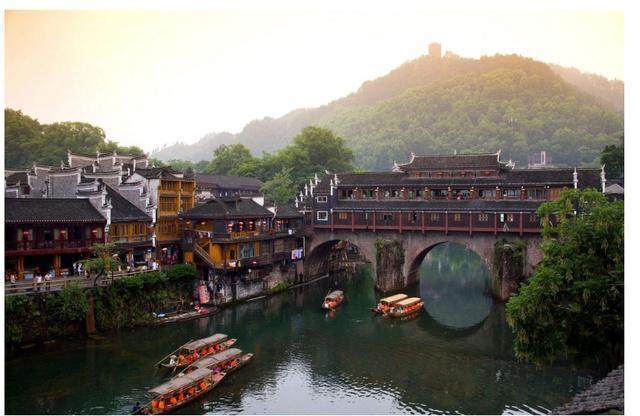 网易首页>正文申请入驻> 凤凰古城凤凰古城,位于湖南省湘西土家族苗族