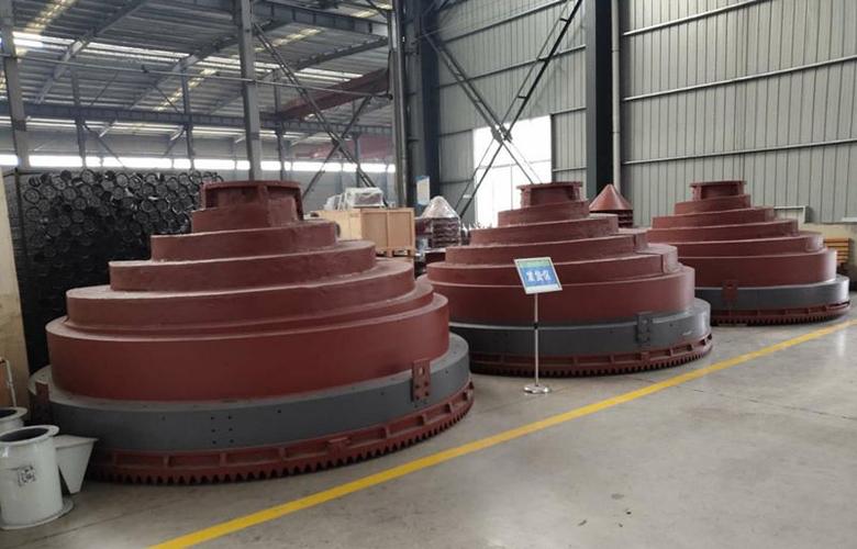 和生产环节中所需避免的问题,独自研发并使用窑底螺锥卸灰机出灰,此卸