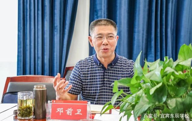 近日,市人大常委会副主任邓前卫一行来到宜宾东辰学校看望慰问宜宾
